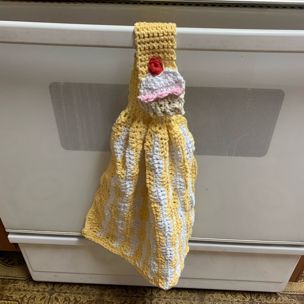 Cup Cake Kitchen Towel Yellow and White Wave Hanging New Handmade